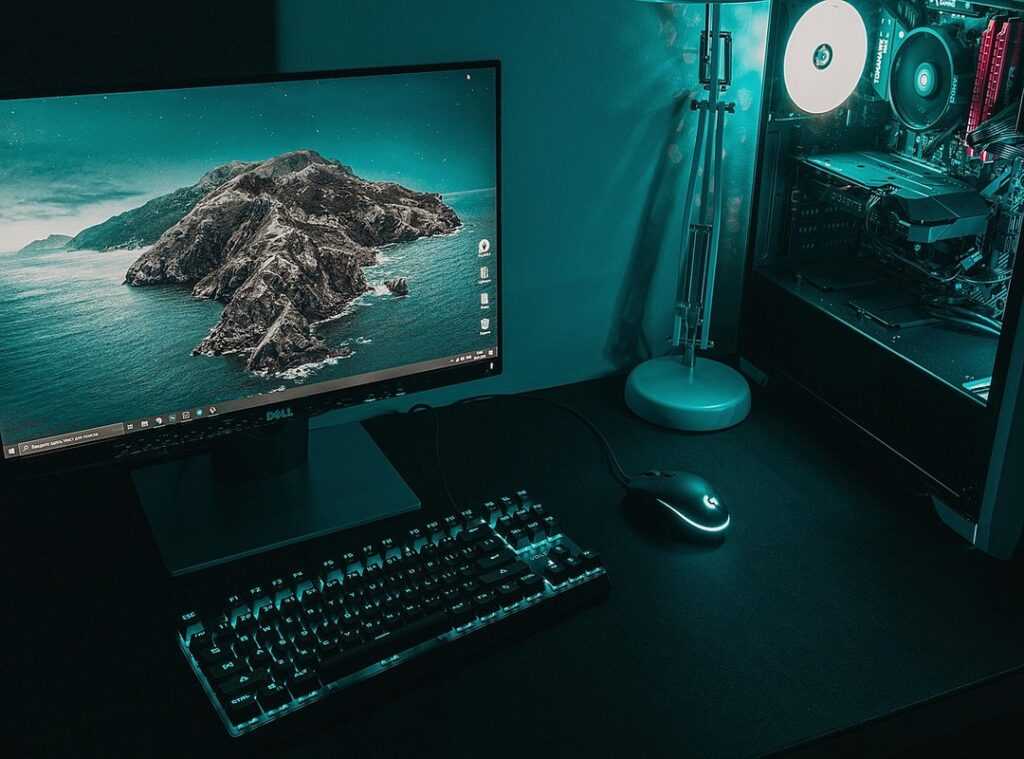gaming desk setup